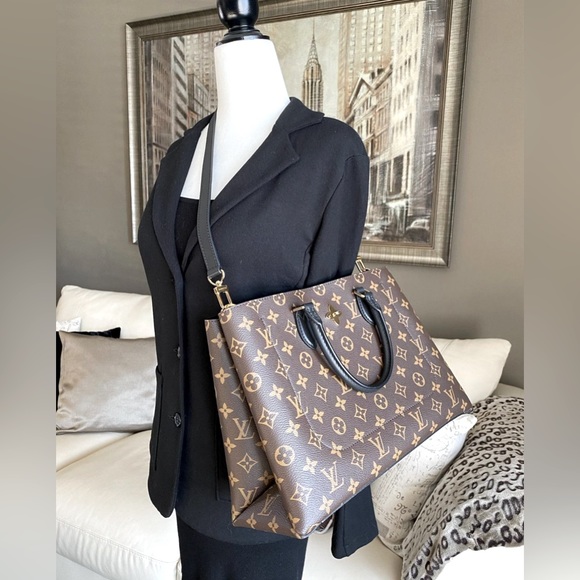 Louis Vuitton Flower Tote - Picture 11 of 12